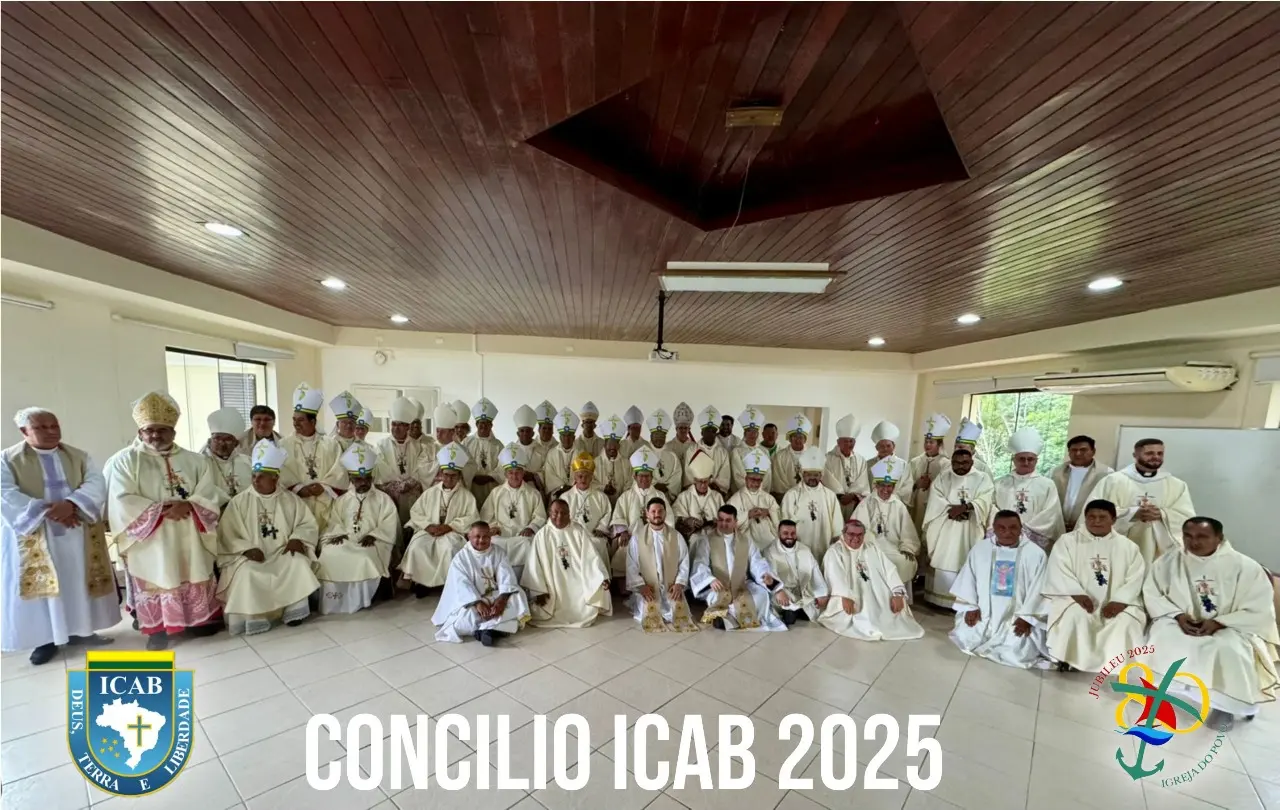 Asistentes reunidos durante un concilio de la ICAB en 2025